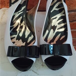 Stylish Black and White Women's Peep Toe Shoes